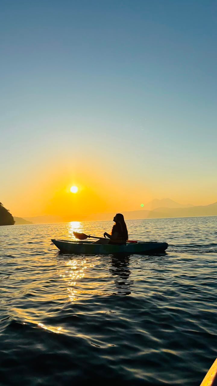 Kayak al Amanecer – Lago de Ilopango
